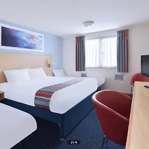 Travelodge Airport *** Абердин